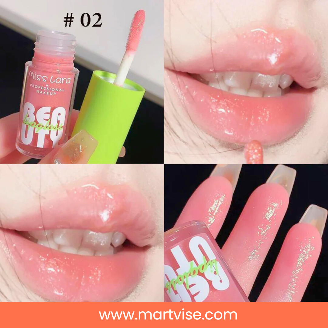 miss-lara-gloss-applicator-02.jpg – Miss Lara gloss applicator applying shade 02 for hydrated glossy lips