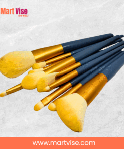 makeup-brush-set-soft-bristles.jpg – close-up of soft synthetic bristles of makeup brushes