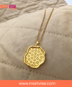 stainless-steel-enamel-necklace-chain.jpg – Detailed view of gold chain and clasp on enamel pendant.