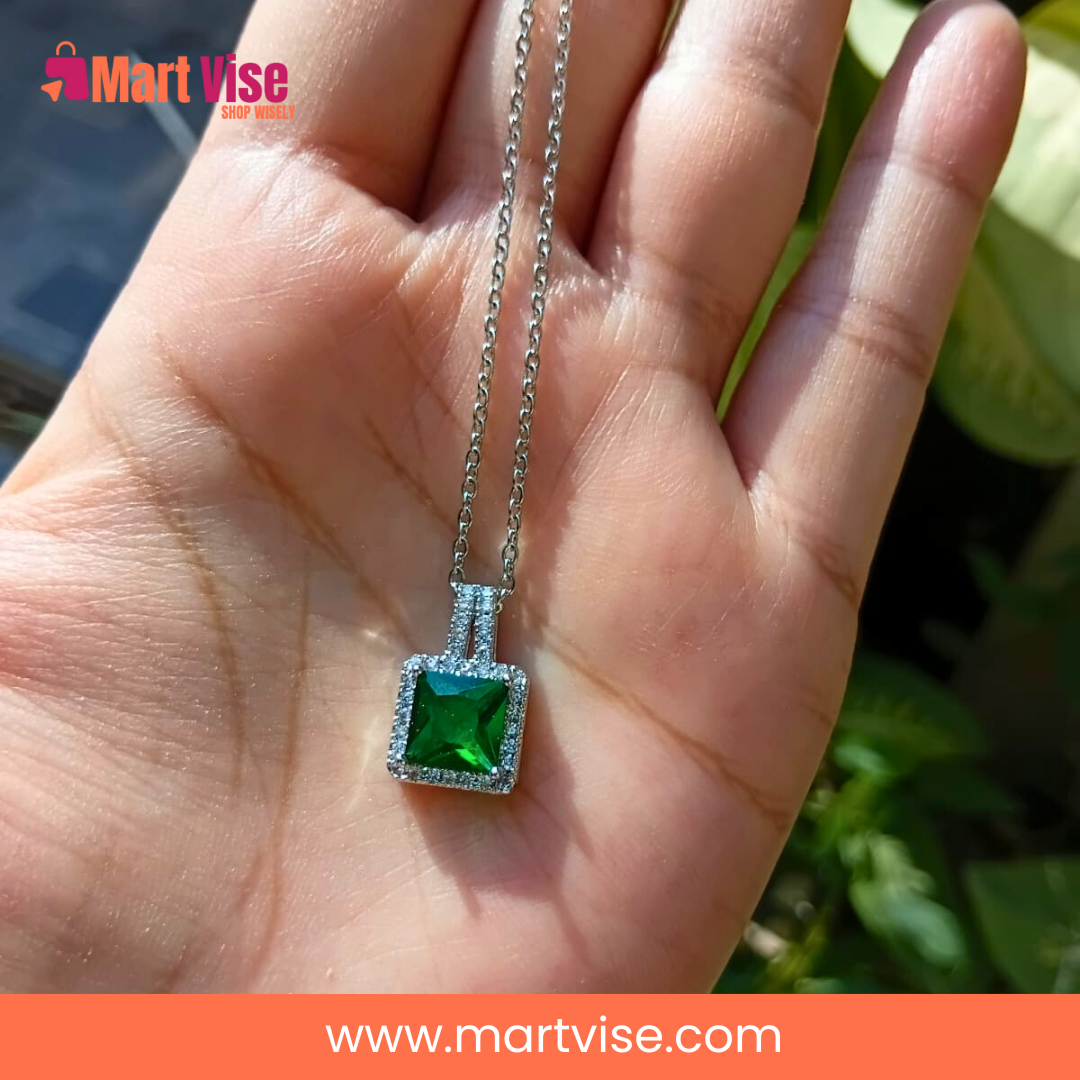 elegant-green-pendant-closeup.jpg – Close-up of green gemstone pendant showing crystal detailing.