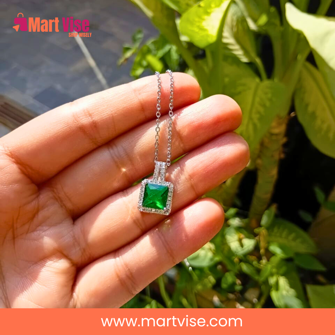 elegant-green-pendant-closeup.jpg – Close-up of green gemstone pendant showing crystal detailing.